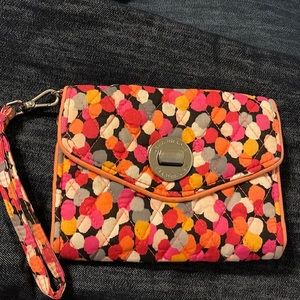 Vera Bradley quilted wristlet 4 interior pockets and 3 card slots and turn lock